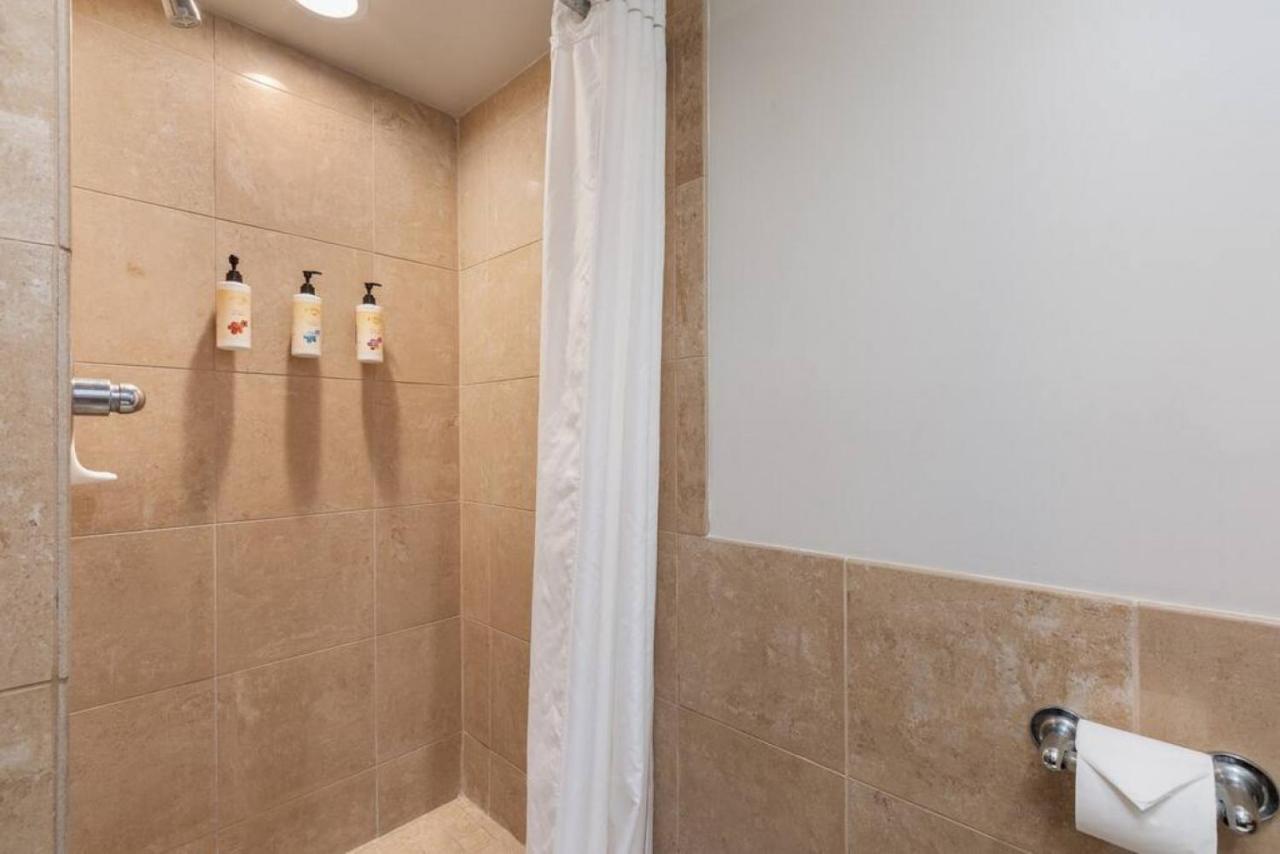 Incredible Location Free Parking In Waikiki Villa Honolulu Bagian luar foto